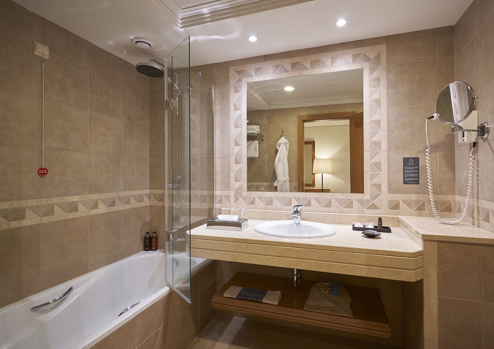 The Residence Porto Mare, by PortoBay — Hotel rooms in Funchal, Madeira