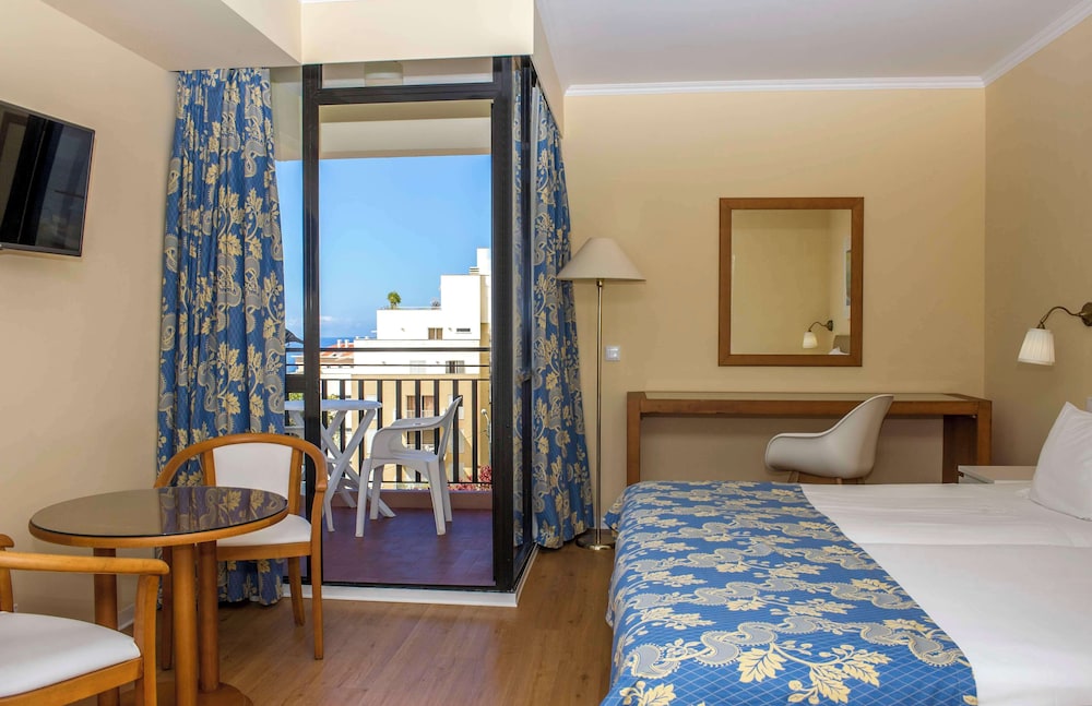 Dorisol Mimosa Studio Hotel — Hotel rooms in Funchal, Madeira