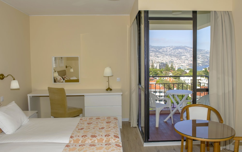 Dorisol Mimosa Studio Hotel — Hotel rooms in Funchal, Madeira