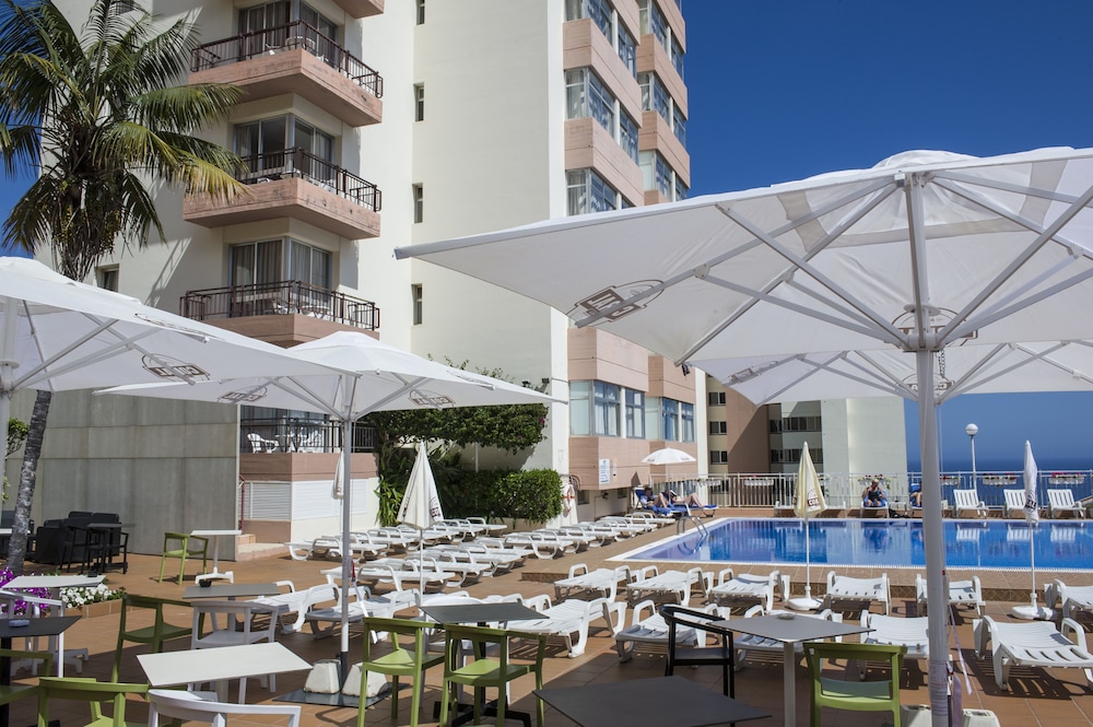 Dorisol Mimosa Studio Hotel — Swimming pool in Funchal, Madeira