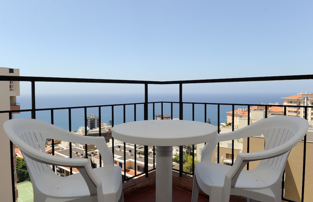 Dorisol Mimosa Studio Hotel — Hotel rooms in Funchal, Madeira