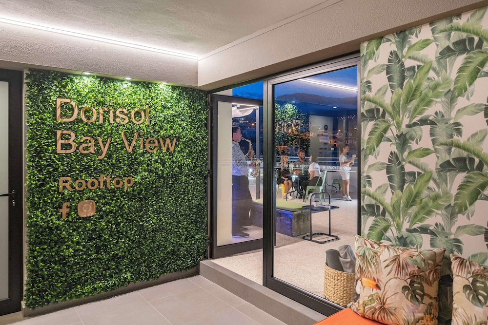 Dorisol Mimosa Studio Hotel — Restaurant & bars in Funchal, Madeira