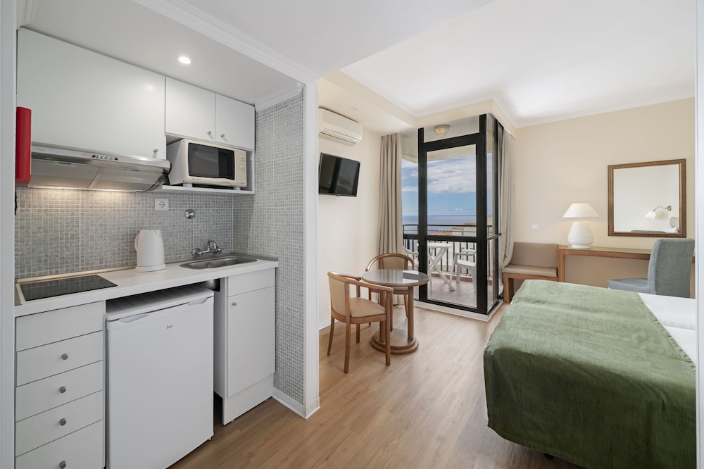 Dorisol Mimosa Studio Hotel — Hotel rooms in Funchal, Madeira