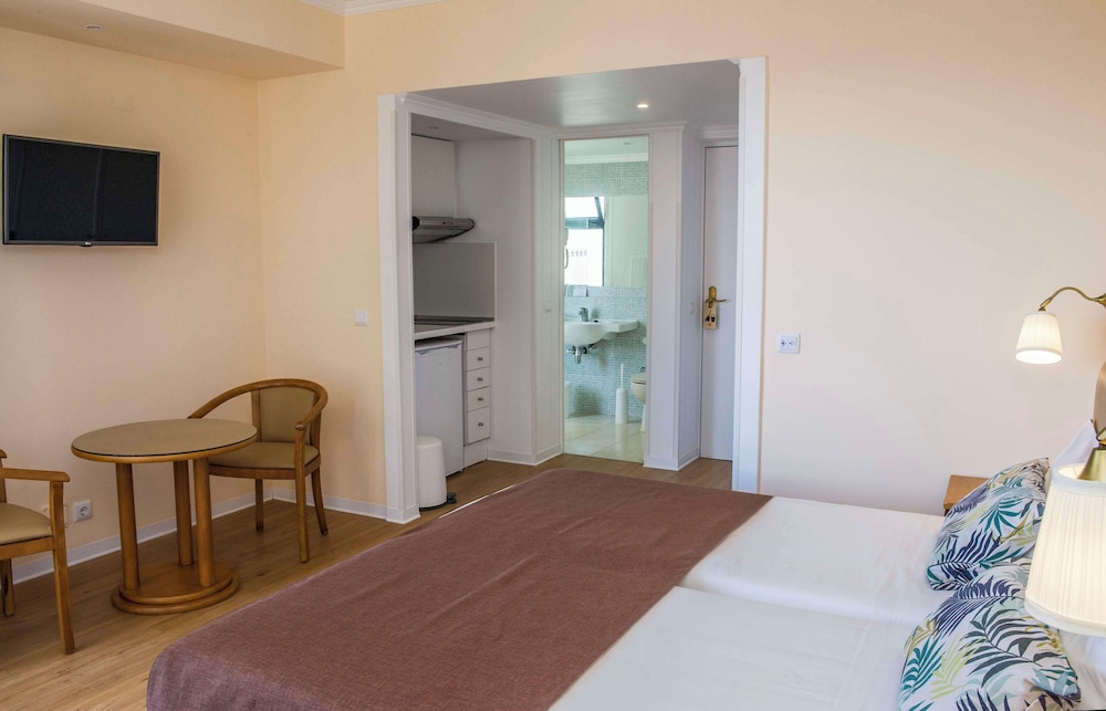 Dorisol Mimosa Studio Hotel — Hotel rooms in Funchal, Madeira
