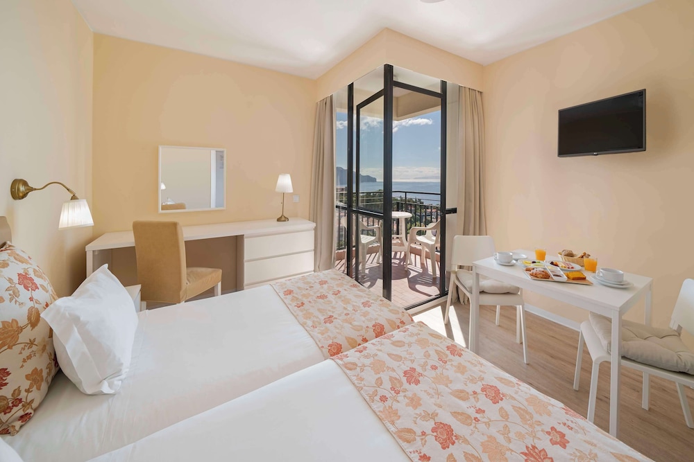 Dorisol Mimosa Studio Hotel — Hotel rooms in Funchal, Madeira