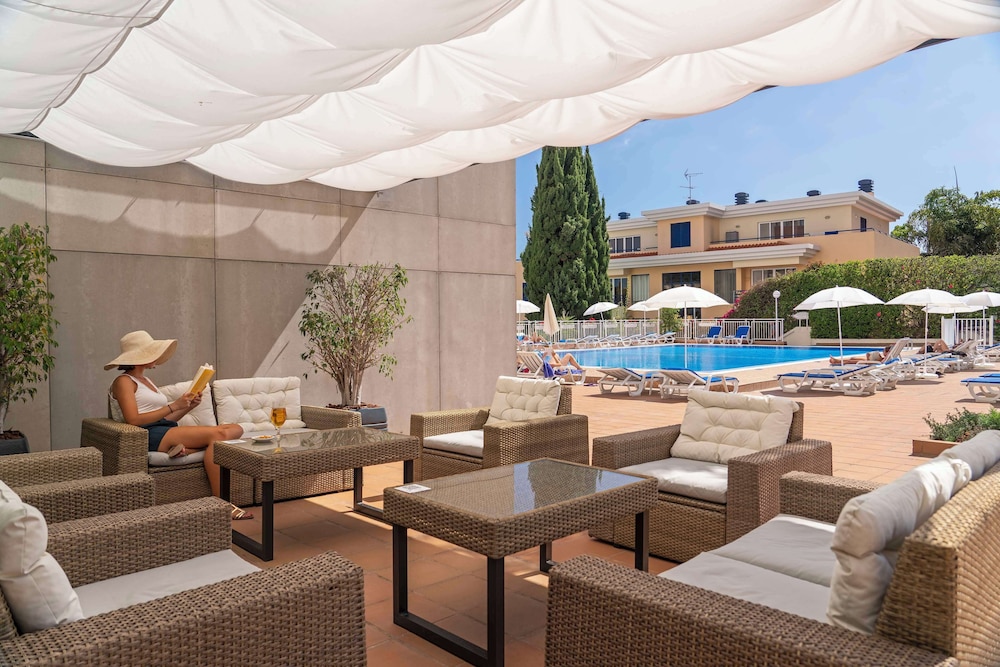 Dorisol Mimosa Studio Hotel — Swimming pool in Funchal, Madeira