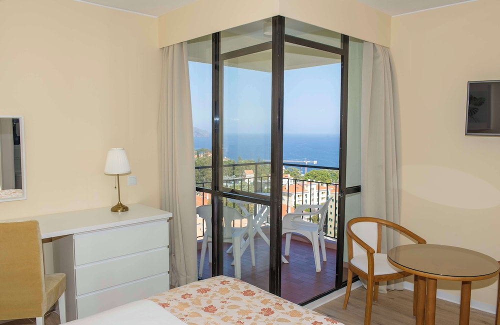 Dorisol Mimosa Studio Hotel — Hotel rooms in Funchal, Madeira