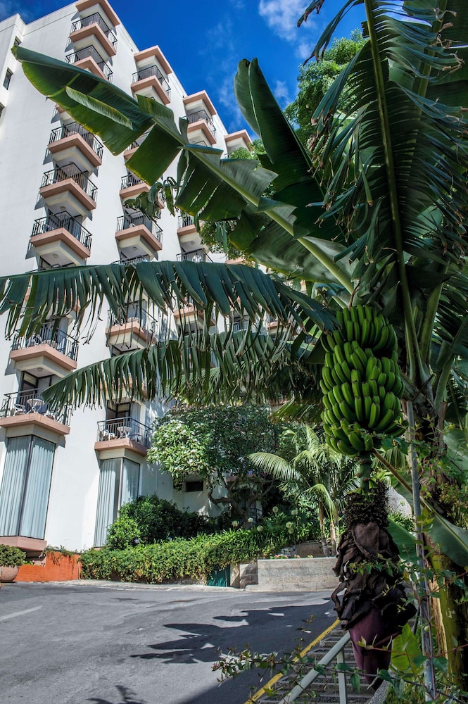 Dorisol Mimosa Studio Hotel — Hotel building in Funchal, Madeira