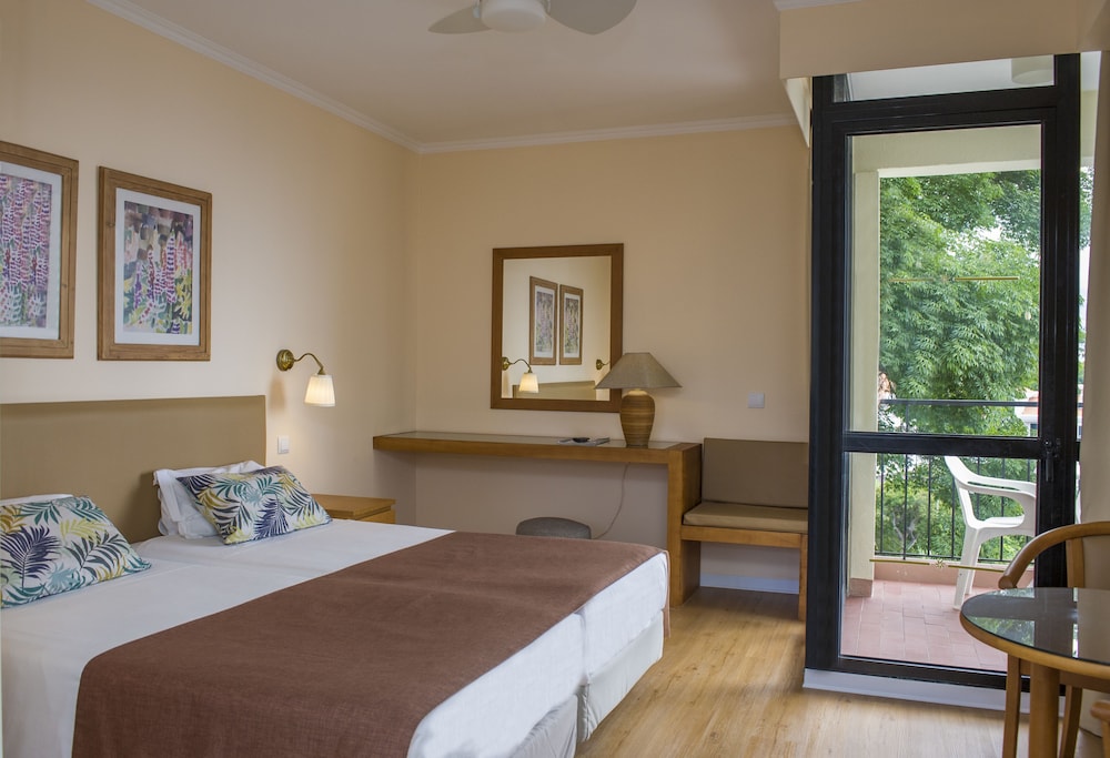 Dorisol Mimosa Studio Hotel — Hotel rooms in Funchal, Madeira