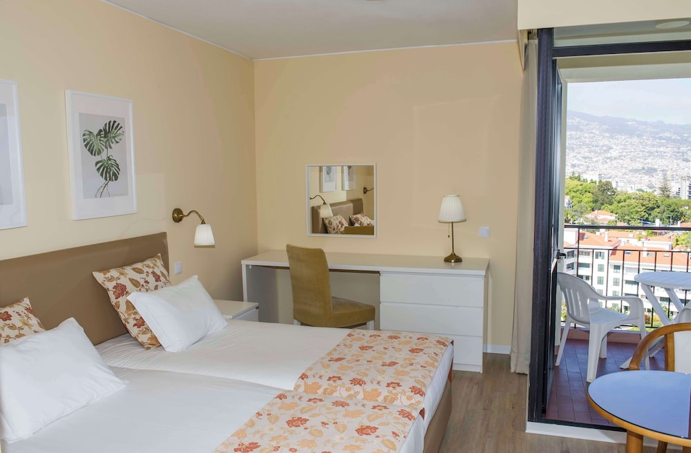 Dorisol Mimosa Studio Hotel — Hotel rooms in Funchal, Madeira