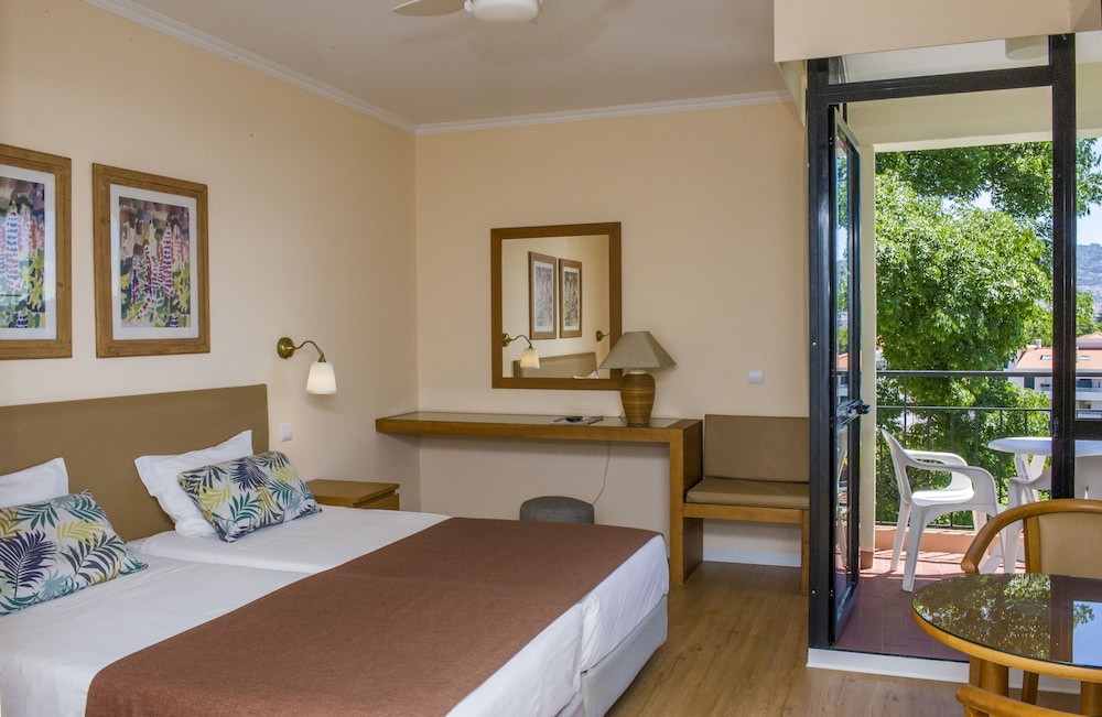 Dorisol Mimosa Studio Hotel — Hotel rooms in Funchal, Madeira