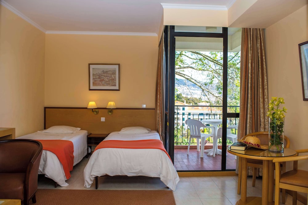 Dorisol Mimosa Studio Hotel — Hotel rooms in Funchal, Madeira