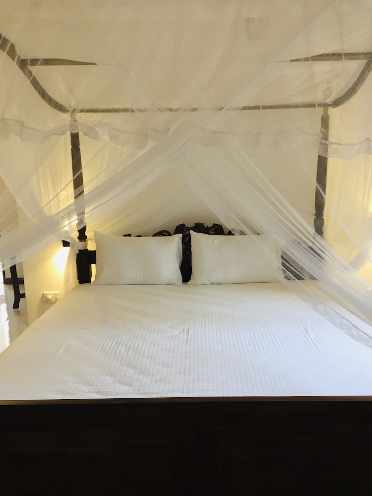 Ocean View — Hotel rooms in Bentota
