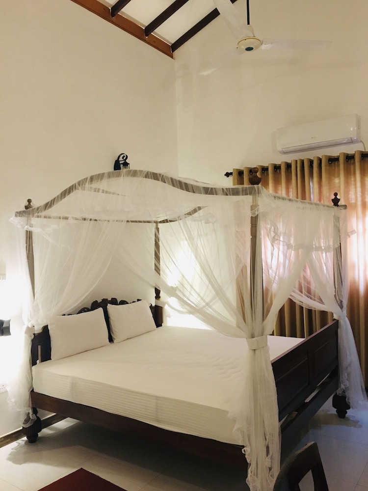 Ocean View — Hotel rooms in Bentota