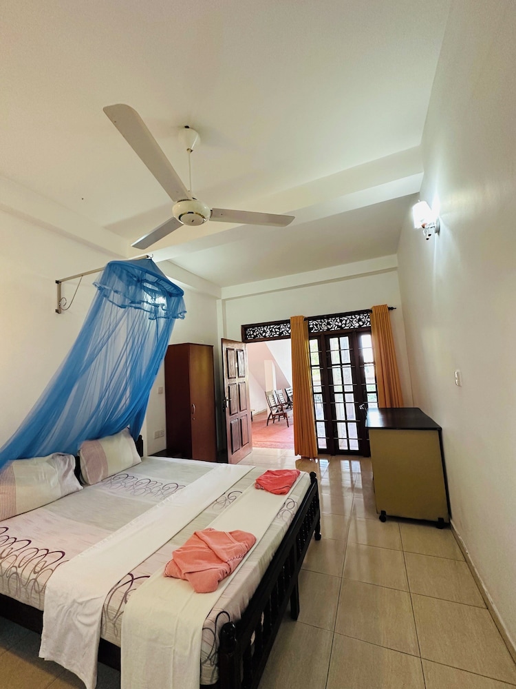 Ocean View — Hotel rooms in Bentota