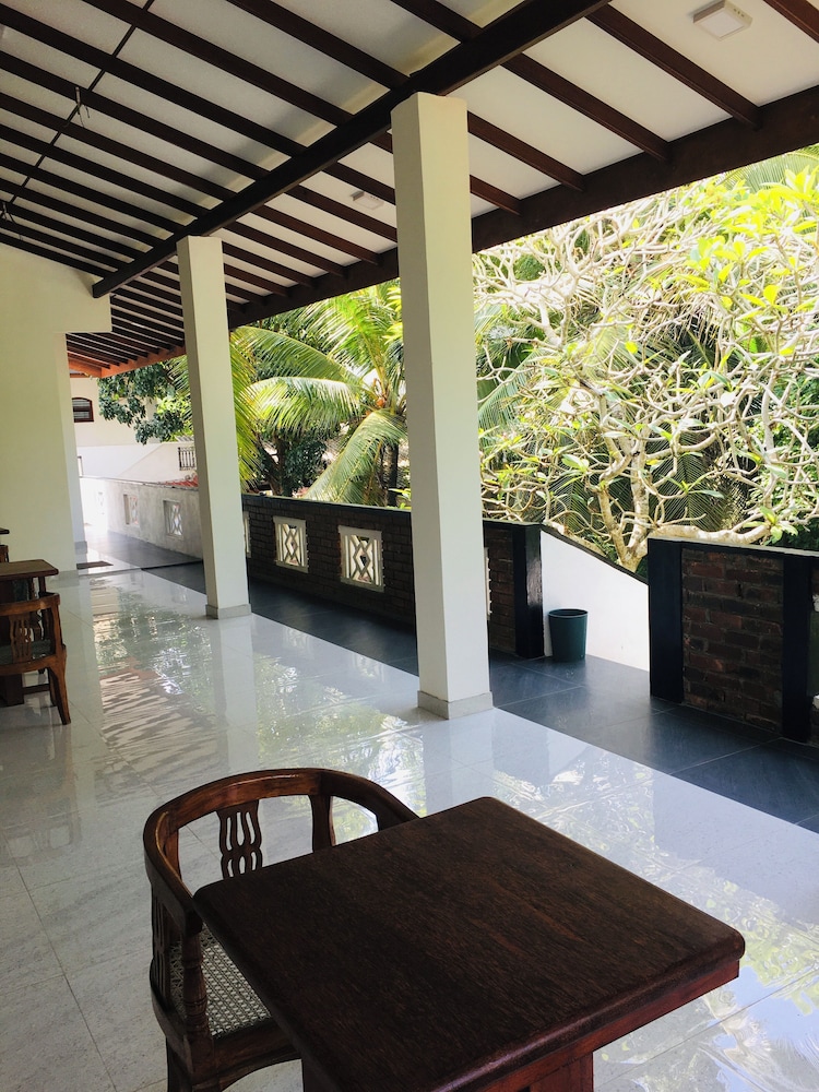 Ocean View — Hotel building in Bentota