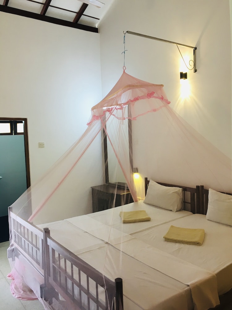 Ocean View — Hotel rooms in Bentota