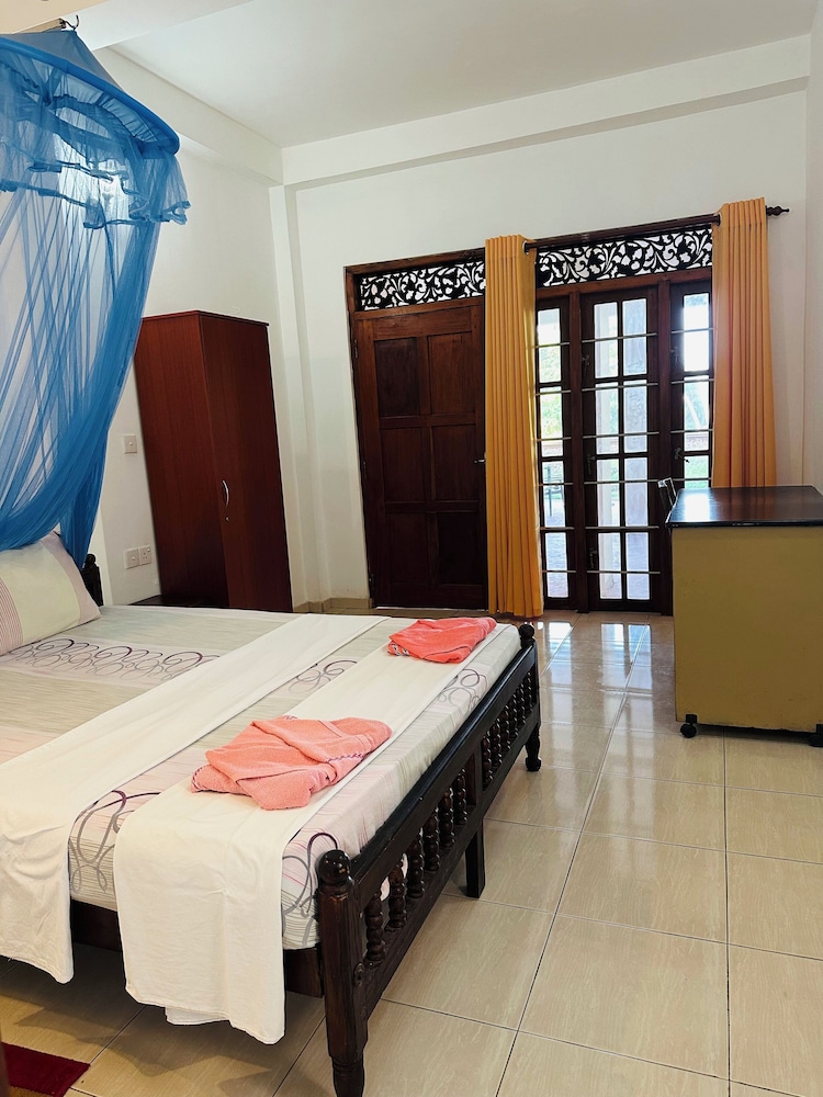 Ocean View — Hotel rooms in Bentota