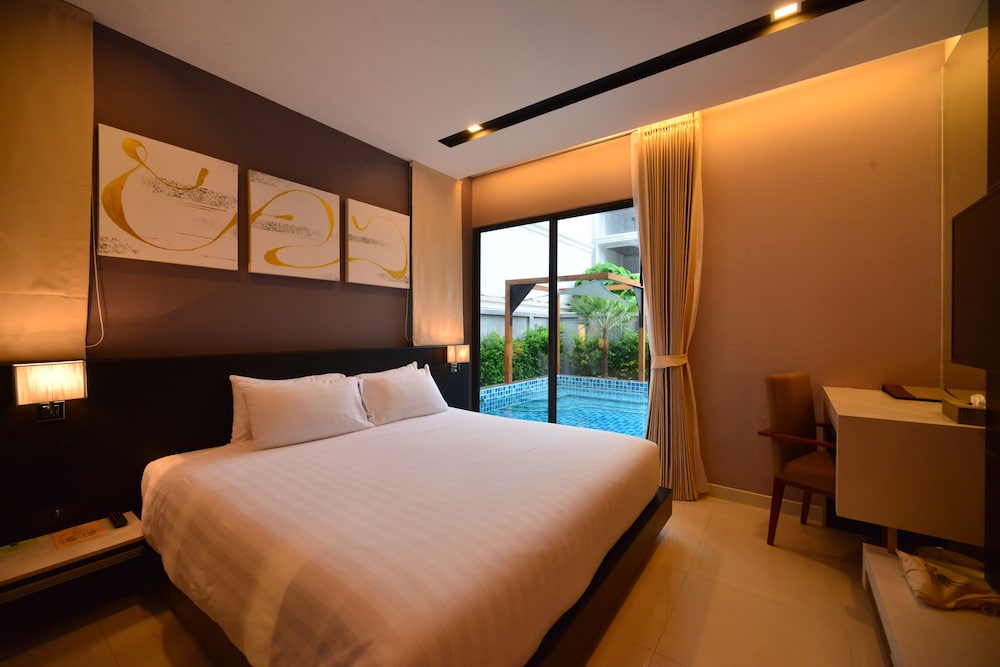 The Charm Resort Phuket — Hotel rooms in Patong Beach, Phuket Province