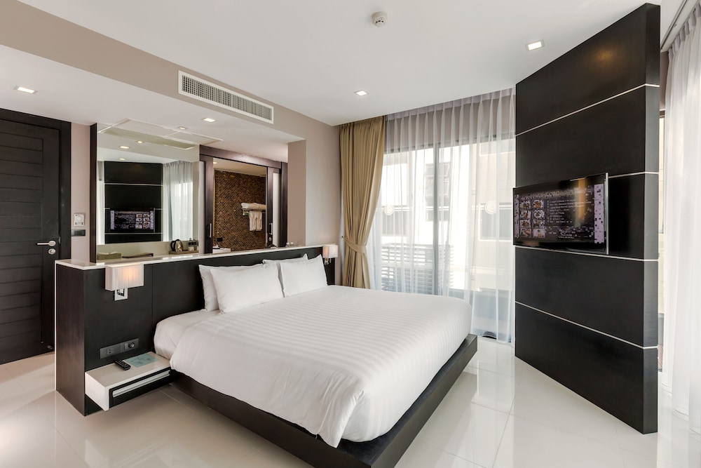 The Charm Resort Phuket — Hotel rooms in Patong Beach, Phuket Province