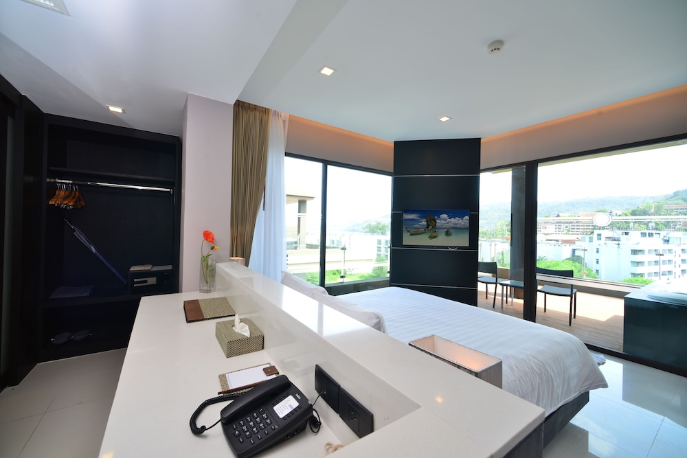 The Charm Resort Phuket — Hotel rooms in Patong Beach, Phuket Province