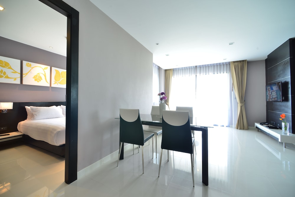 The Charm Resort Phuket — Hotel rooms in Patong Beach, Phuket Province
