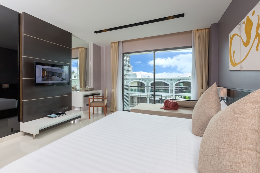 The Charm Resort Phuket — Hotel rooms in Patong Beach, Phuket Province