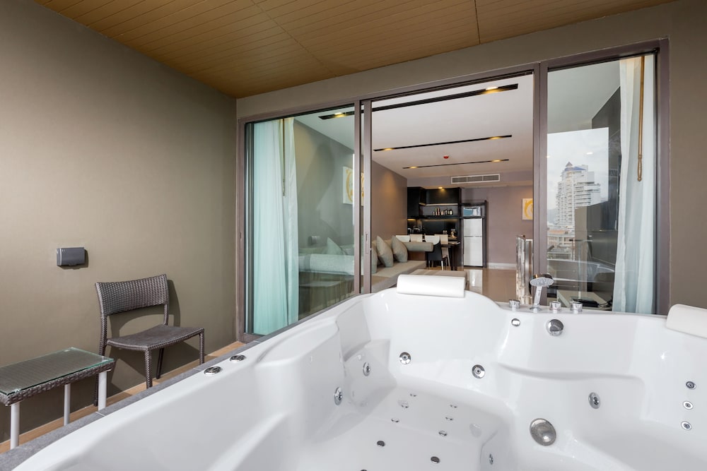 The Charm Resort Phuket — Hotel rooms in Patong Beach, Phuket Province