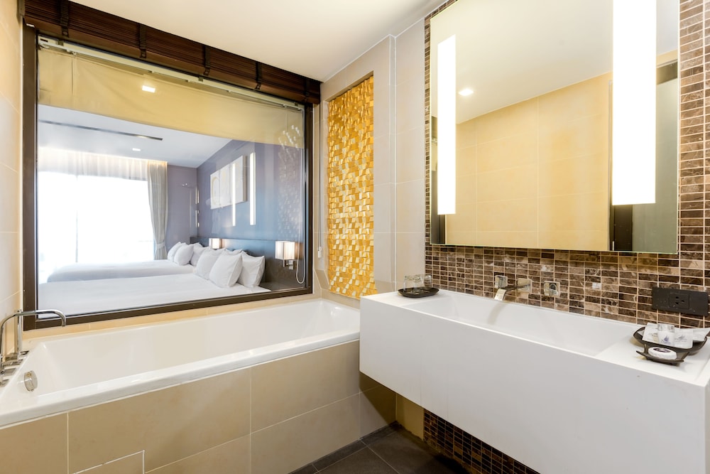 The Charm Resort Phuket — Hotel rooms in Patong Beach, Phuket Province