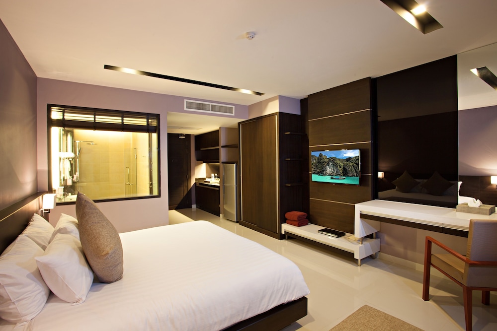 The Charm Resort Phuket — Hotel rooms in Patong Beach, Phuket Province