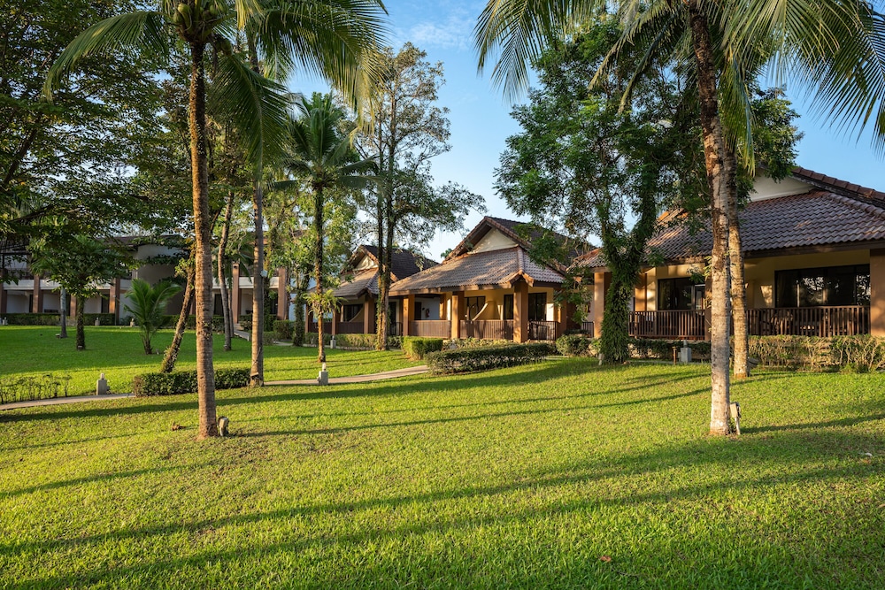 The Leaf Oceanside by Katathani — Hotel building in Khao Lak, Phang Nga