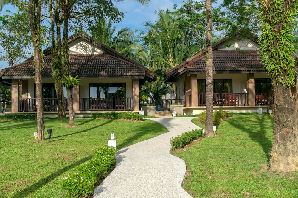 The Leaf Oceanside by Katathani — Hotel building in Khao Lak, Phang Nga