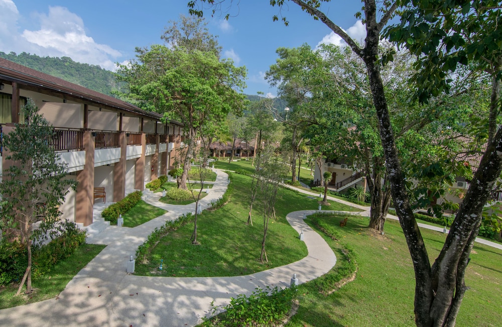 The Leaf Oceanside by Katathani — Hotel building in Khao Lak, Phang Nga
