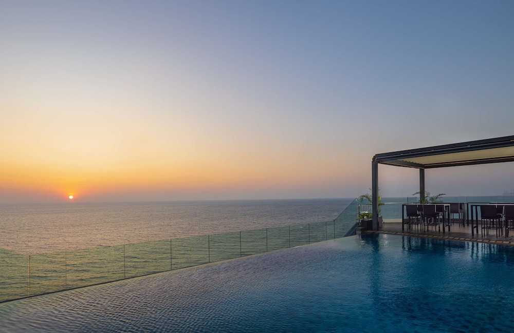 Radisson Hotel Colombo — Swimming pool in Colombo, Western Province