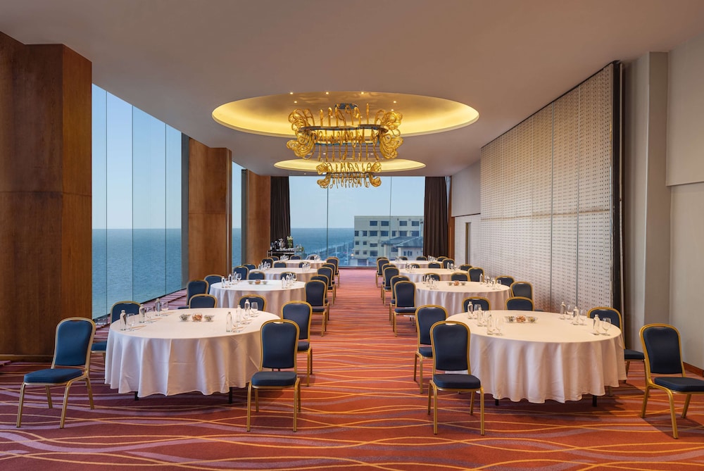 Radisson Hotel Colombo — Restaurant & bars in Colombo, Western Province