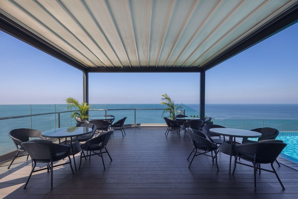 Radisson Hotel Colombo — Restaurant & bars in Colombo, Western Province