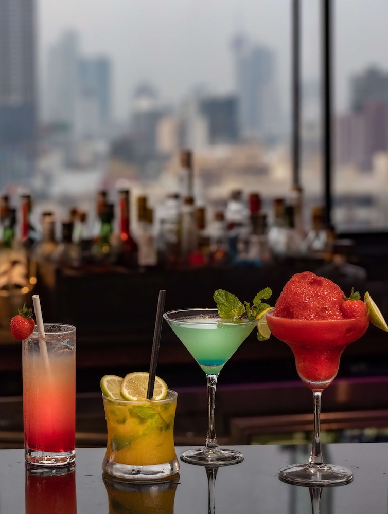 Radisson Hotel Colombo — Restaurant & bars in Colombo, Western Province