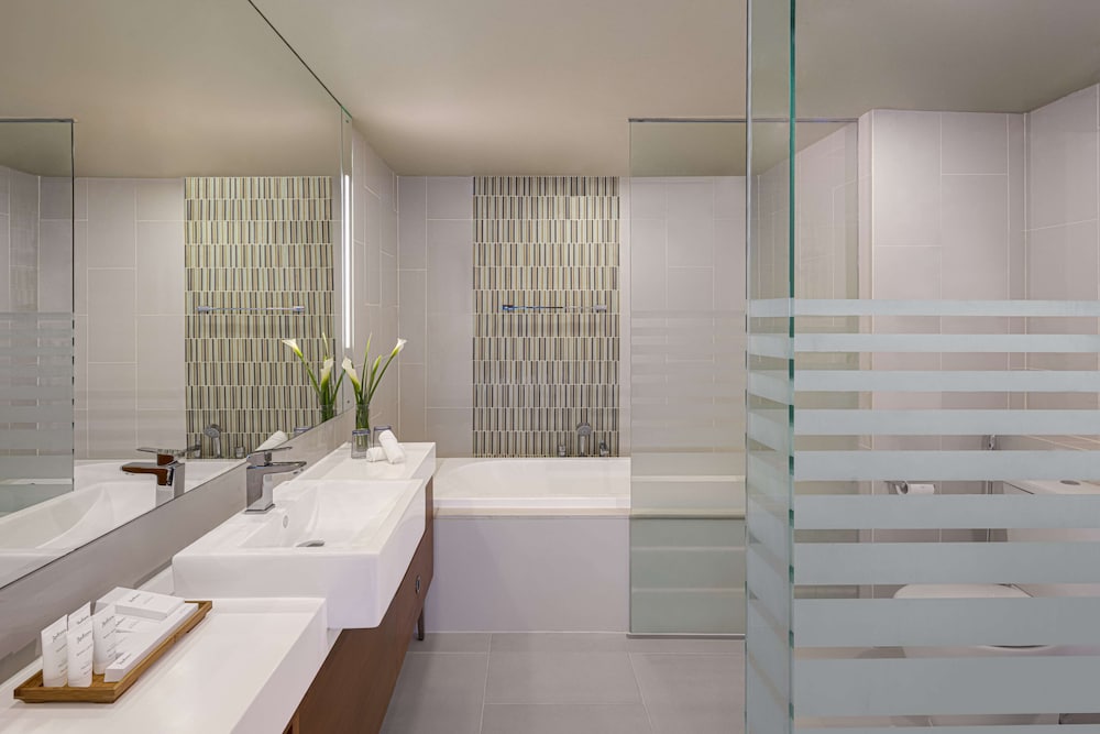 Radisson Hotel Colombo — Hotel rooms in Colombo, Western Province