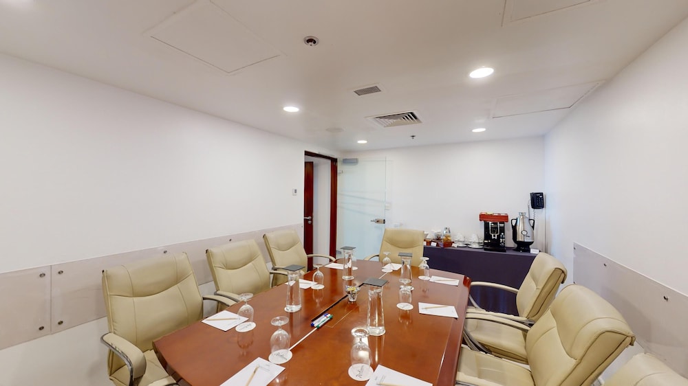 Radisson Hotel Colombo — Hotel building in Colombo, Western Province