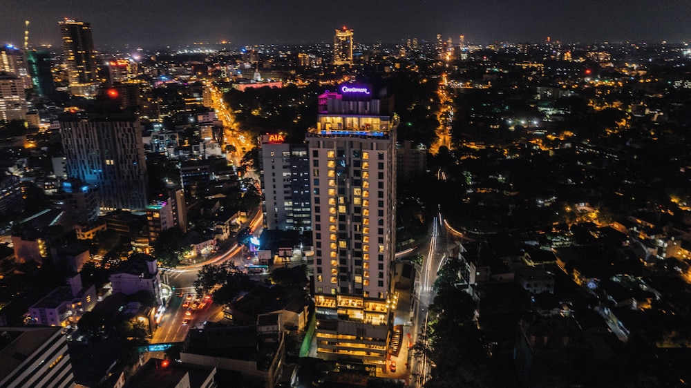 Cinnamon Red Colombo — Hotel building in Colombo, Western Province