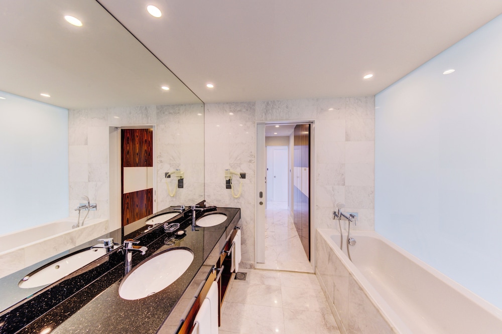 Cinnamon Red Colombo — Hotel rooms in Colombo, Western Province