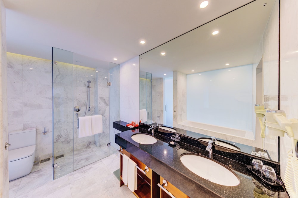 Cinnamon Red Colombo — Hotel rooms in Colombo, Western Province