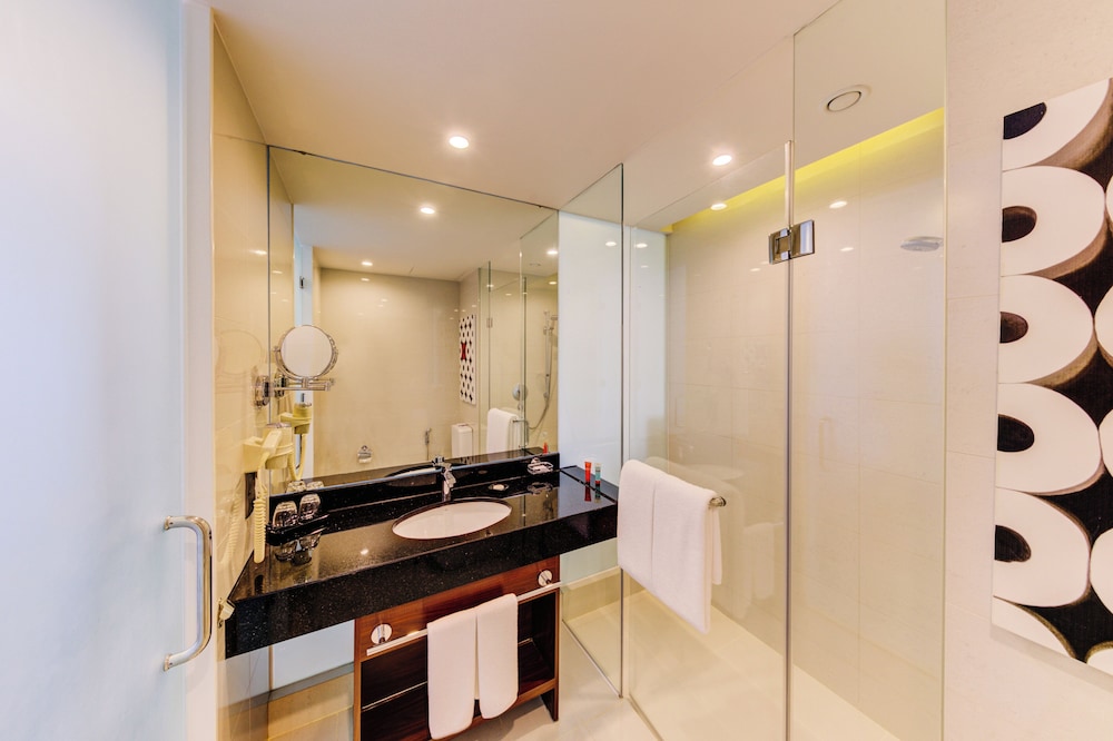 Cinnamon Red Colombo — Hotel rooms in Colombo, Western Province