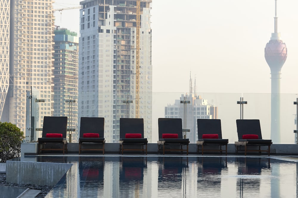 Cinnamon Red Colombo — Swimming pool in Colombo, Western Province