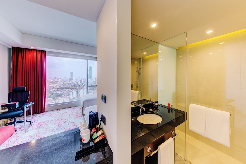 Cinnamon Red Colombo — Hotel rooms in Colombo, Western Province