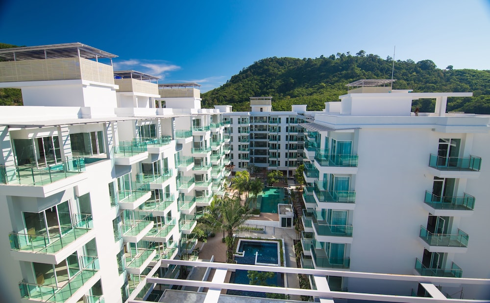 Fishermen's Harbour Urban Resort — Hotel building in Patong Beach, Phuket Province