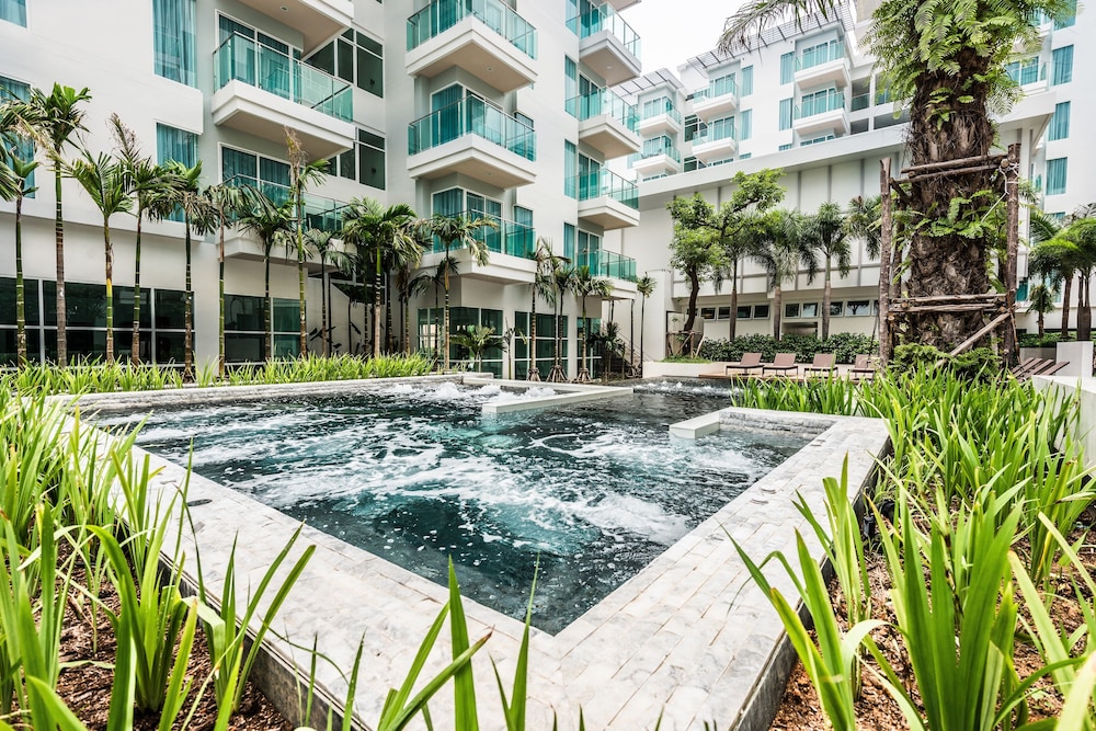Fishermen's Harbour Urban Resort — Swimming pool in Patong Beach, Phuket Province
