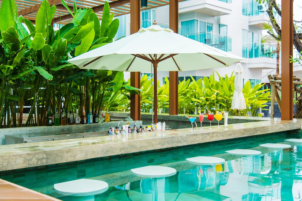 Fishermen's Harbour Urban Resort — Restaurant & bars in Patong Beach, Phuket Province