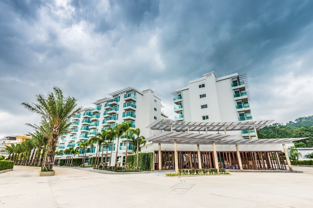 Fishermen's Harbour Urban Resort — Hotel building in Patong Beach, Phuket Province