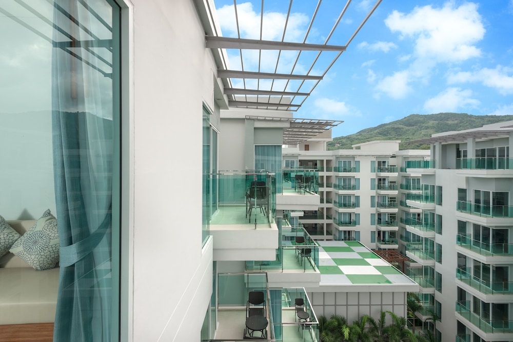 Fishermen's Harbour Urban Resort — Hotel building in Patong Beach, Phuket Province